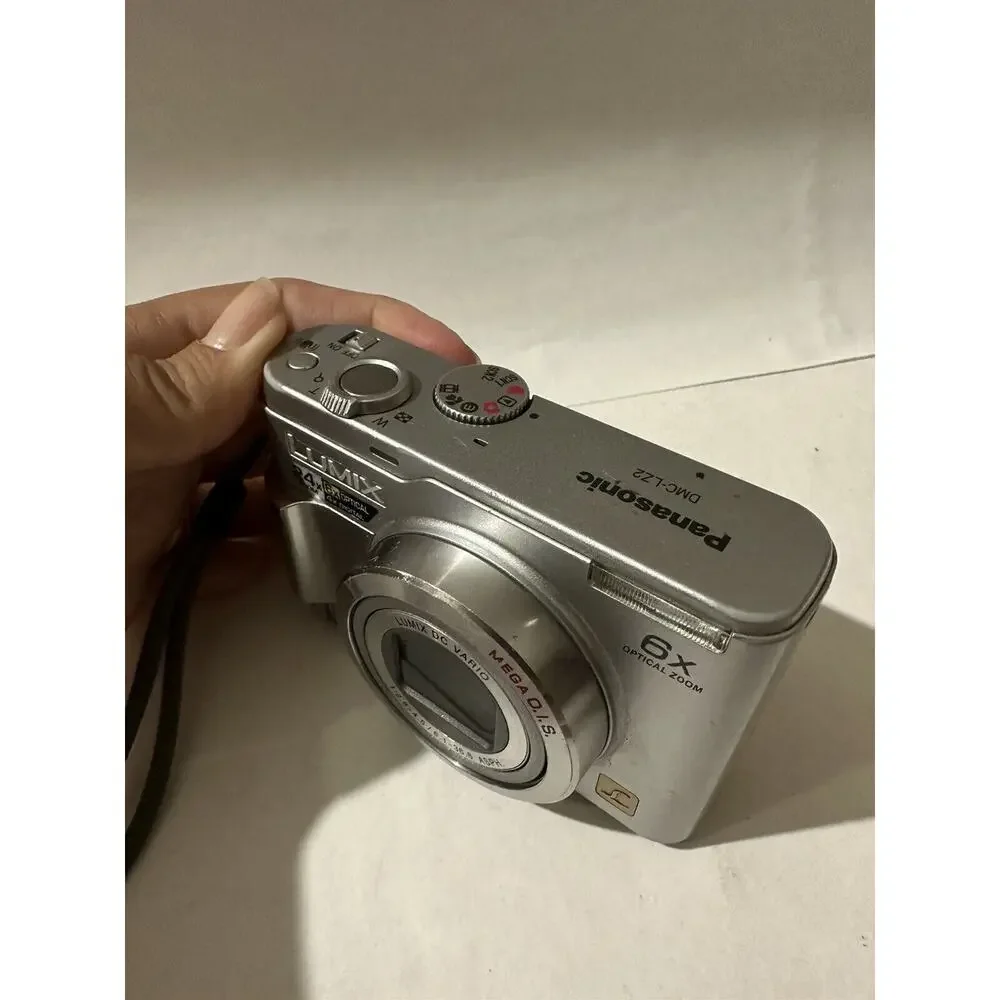 PANASONIC DIGITAL CAMERA LUMIX DMC-LZ2 5.0MP SILVER E2-1 For Parts Repair READ**
